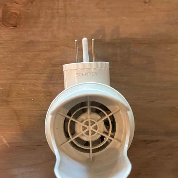 Scentsy White Wall Plug In - Picture 4 of 4